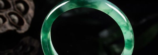 紫光灯能鉴定翡翠的真假吗