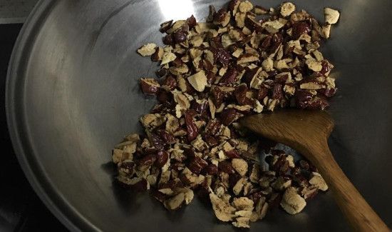 红枣为什么要炒黑再泡水喝