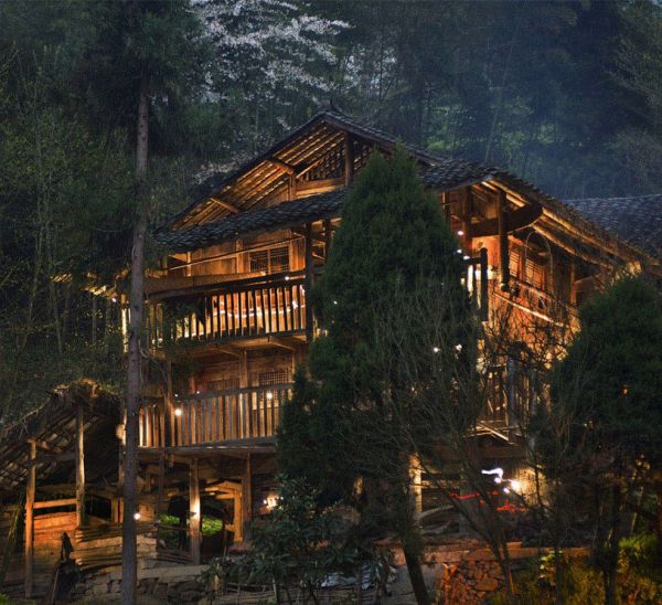 吊脚楼是哪个民族的？