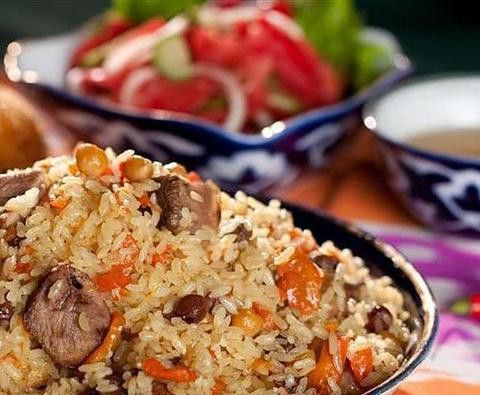 手抓饭是哪个民族的美食?