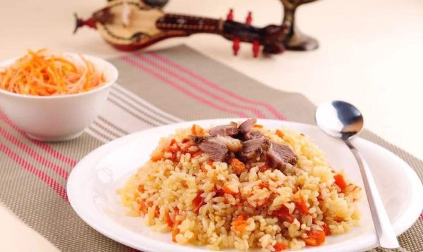 手抓饭是哪个民族的美食?