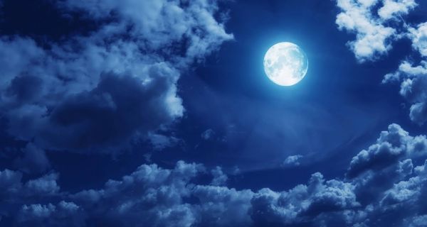 月亮到太阳的距离是多远?