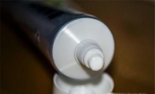 怎么去除衣服上的铁锈？