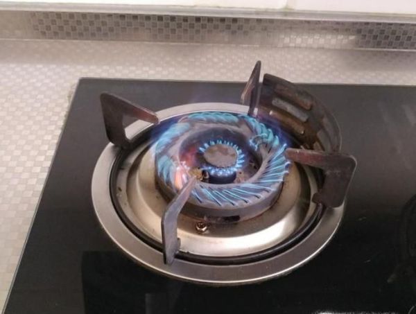 调节燃气灶的风门的正确步骤有哪些