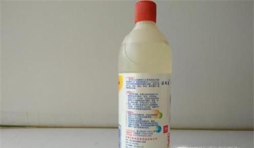 白色的衣服染上别的色用啥洗掉？去污渍的方法