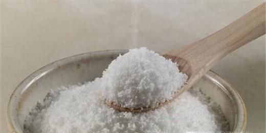 白色的衣服染上别的色用啥洗掉？去污渍的方法