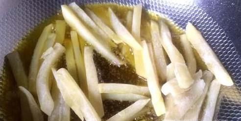 怎么炸出又香又脆的薯条？