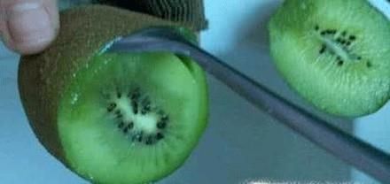 如何剥猕猴桃的皮