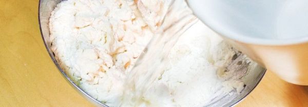 用酵母粉发面还用小苏打吗