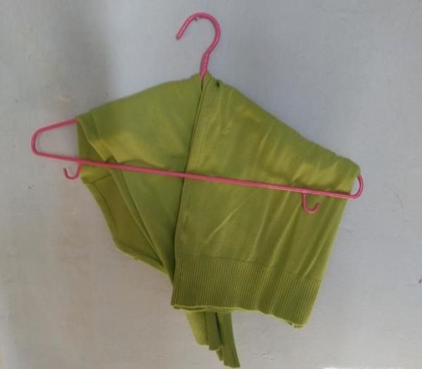 怎样挂毛衣不变形肩部不起角的方法