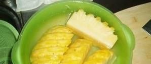 菠萝为什么要用盐水泡？泡多久？
