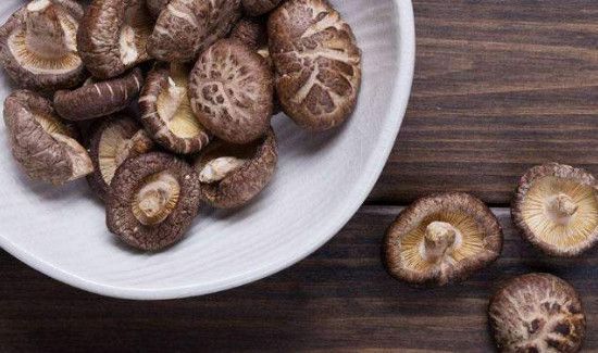 香菇发黑了能吃吗