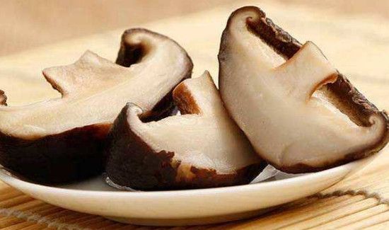 香菇发黑了能吃吗