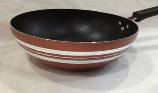 不粘锅生锈了还能用吗