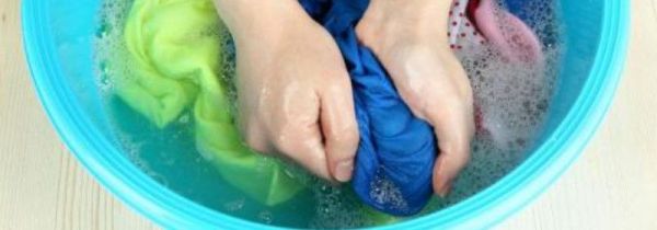 口红蹭到衣服上怎么洗