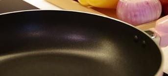 新买的不粘锅第一次使用怎么处理