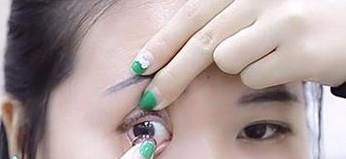 如何戴美瞳？