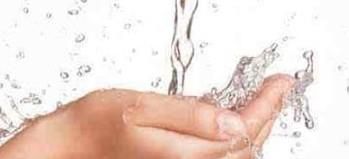 如何戴隐形眼镜？