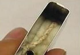 zippo怎么换火石?