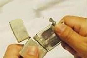 zippo怎么换火石?