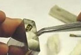 zippo怎么换火石?