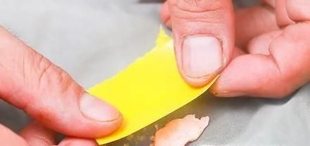 如何去除衣服上的口香糖？