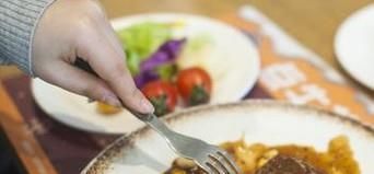 吃西餐注意事项 怎么拿刀叉