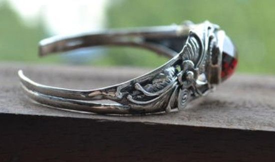 花纹银手镯缝隙好脏怎么清洗