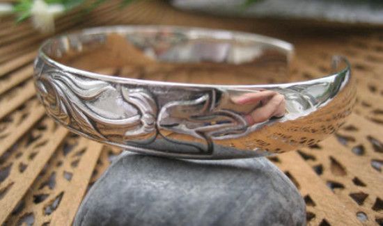 花纹银手镯缝隙好脏怎么清洗