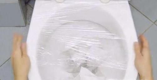 马桶堵了怎么办才好呢（通马桶和下水道的方法）