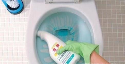 马桶堵了怎么办才好呢（通马桶和下水道的方法）