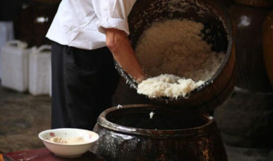 米酒上面有黑毛能吃吗