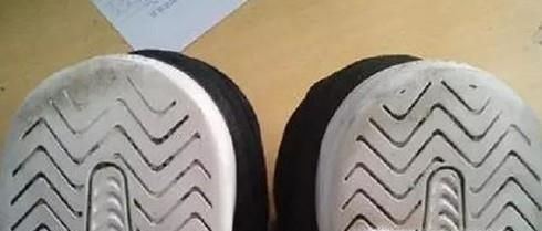 鞋底的磨损程度能够反映哪些状况