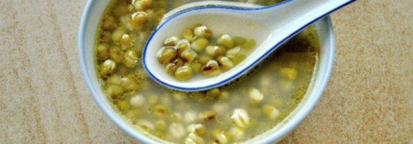 绿豆汤和牛奶能放在一起喝吗