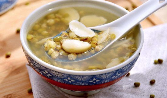 绿豆汤和牛奶能放在一起喝吗