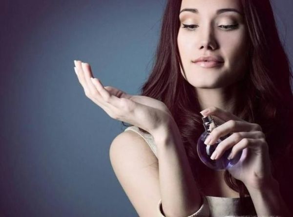 怎样喷香水,喷香水的小妙招