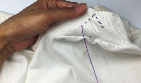 圆领衣服领口大怎么缝