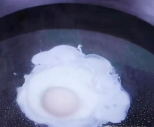 做水煮荷包蛋的技巧方法