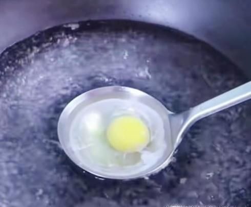 做水煮荷包蛋的技巧方法