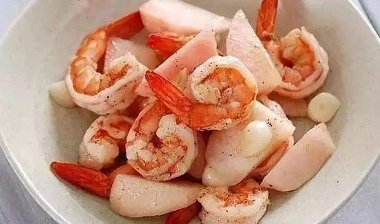 吃完桃子能吃虾吗