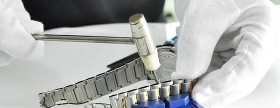 如何使用调表器调整钢制表链长短