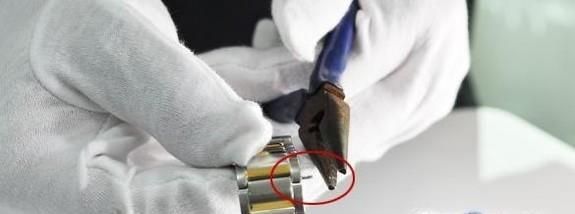 如何使用调表器调整钢制表链长短