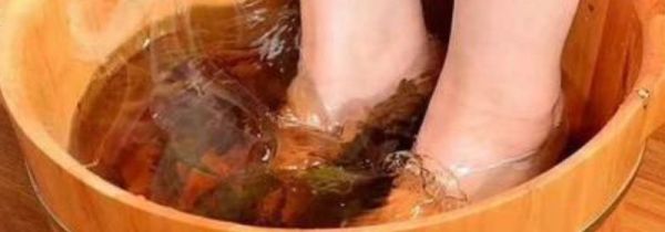 三伏天可以天天用艾叶泡脚吗