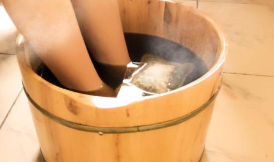 三伏天可以天天用艾叶泡脚吗