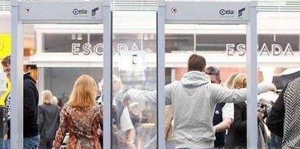 第一次坐飞机应该怎么坐