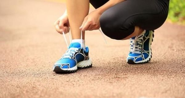 怎么快速系鞋带？