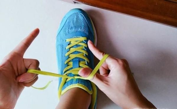 怎么快速系鞋带？