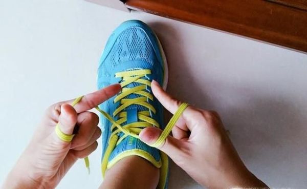 怎么快速系鞋带？