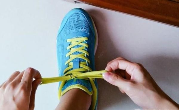 怎么快速系鞋带？
