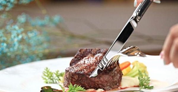 最正确的西餐餐具刀叉的用法/西餐刀叉怎么拿